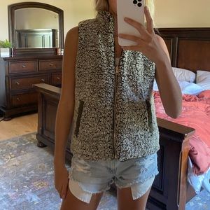 Reversible women’s vest